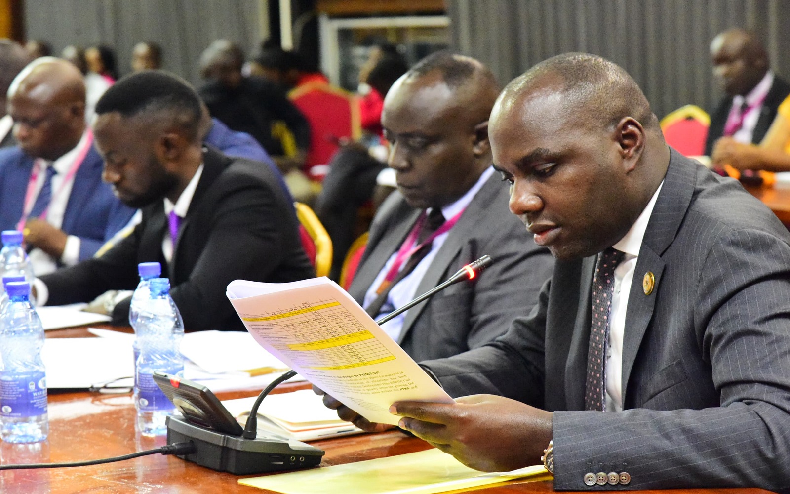 Finance Ministry makes concessions on budget